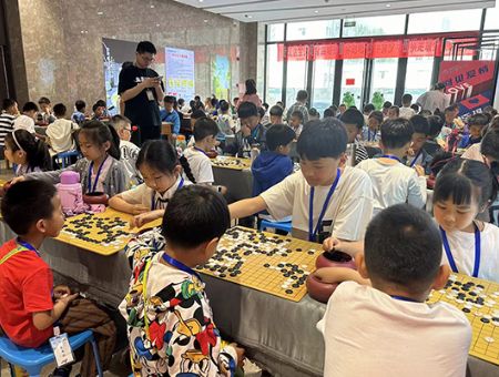 点击查看详细信息<br>标题：奎文区青少年围棋定级升段邀请赛赛场掠影 阅读次数：4922