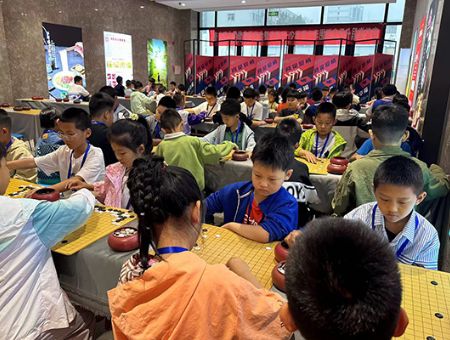 点击查看详细信息<br>标题：奎文区青少年围棋定级升段邀请赛赛场掠影 阅读次数：4452